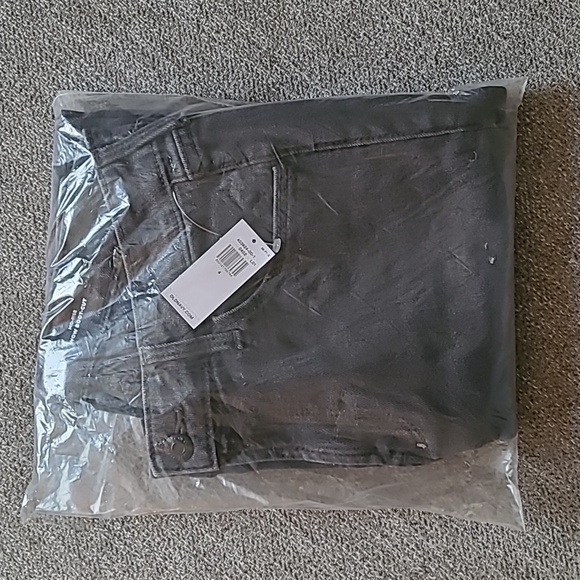**NWT**Mid-Rise WOW Boot-Cut Jeans - Picture 5 of 5